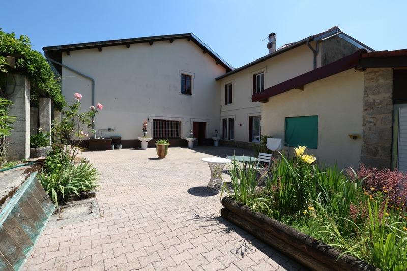 Maison de village - 257 m² - 9 pièces