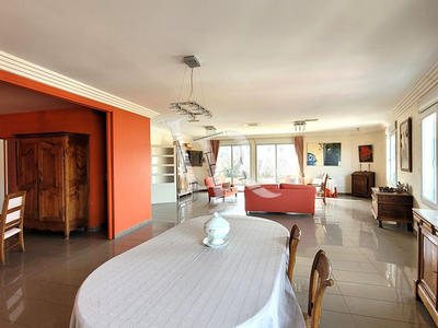 Appartement - 242 m² - 6 pièces