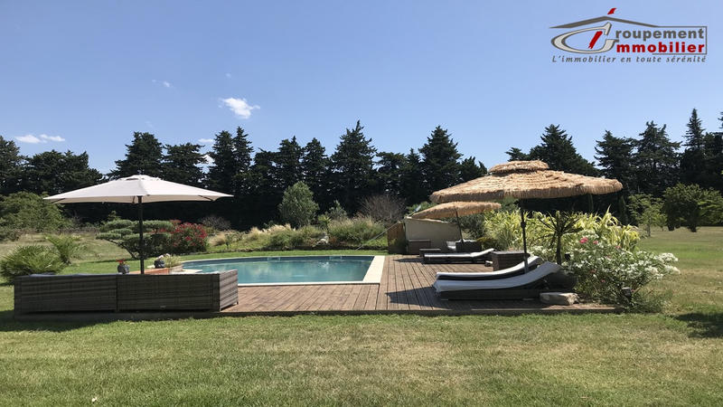 Mas - 530 m² - 8 pièces