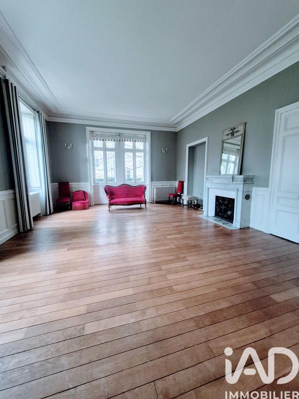 Maison - 365 m² - 13 pièces