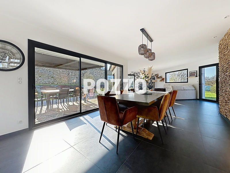 Maison - 283 m² - 11 pièces