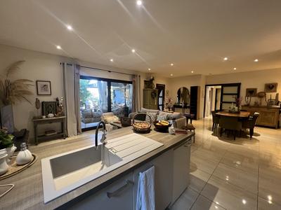 Maison - 206 m² - 3 pièces