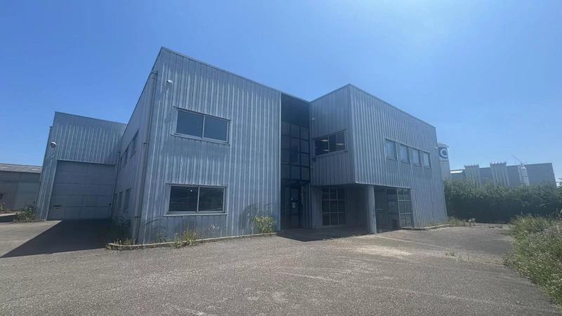 Entrepôt - 4 305 m²