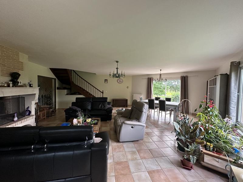 Maison - 213 m² - 8 pièces