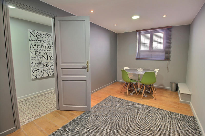 Maison - 372 m² - 6 pièces