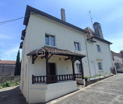 Maison - 288 m² - 12 pièces