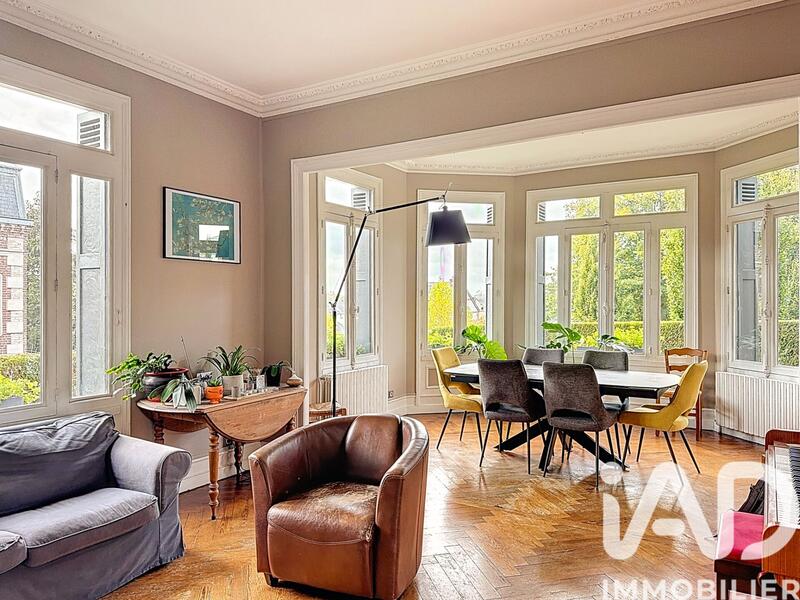 Maison - 210 m² - 8 pièces