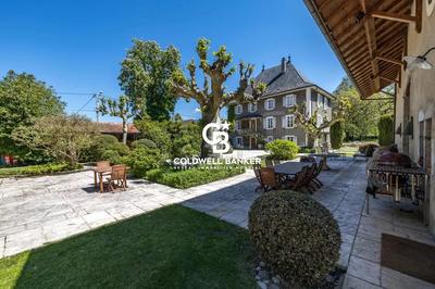 Propriété - 950 m² - 20 pièces