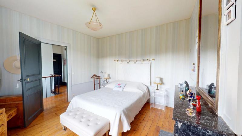 Maison - 229 m² - 7 pièces