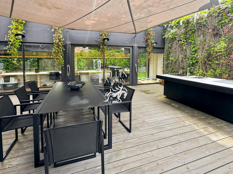 Villa - 220 m² - 7 pièces