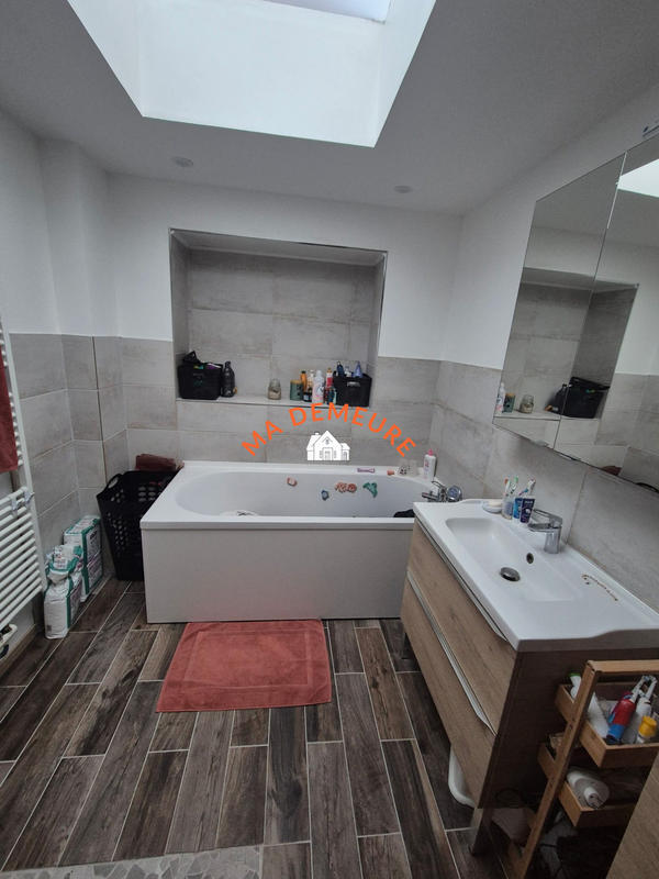 Maison - 98 m² - 8 pièces