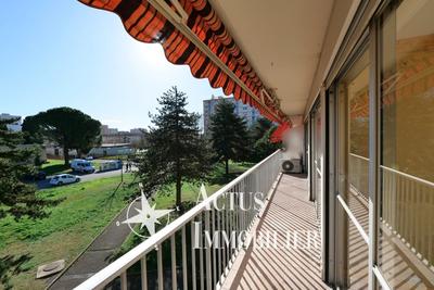 Appartement - 117 m² - 6 pièces