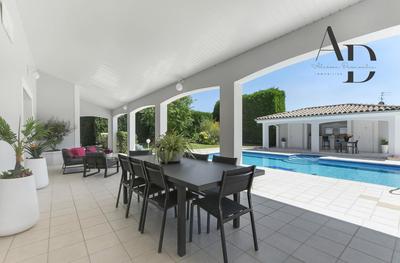 Maison - 285 m² - 7 pièces