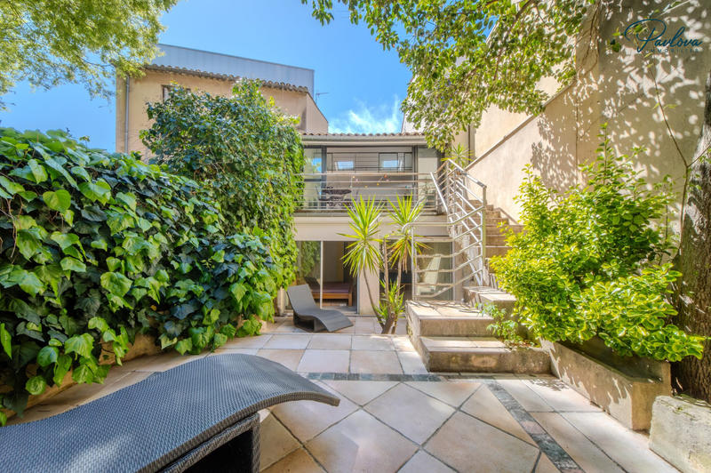 Maison - 203 m² - 6 pièces