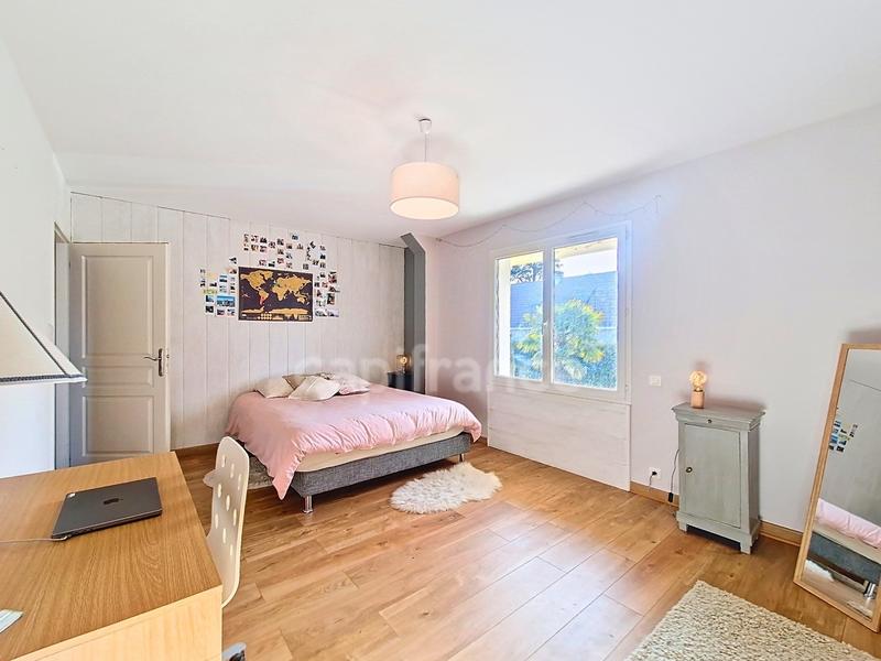 Maison - 310 m² - 8 pièces