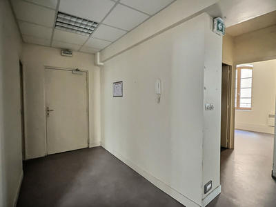 Local commercial - 250 m² - 5 pièces