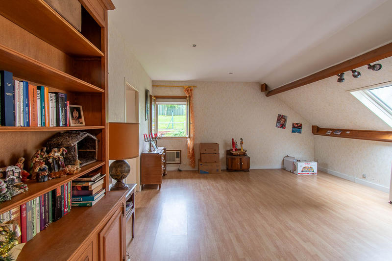 Maison - 245 m² - 8 pièces