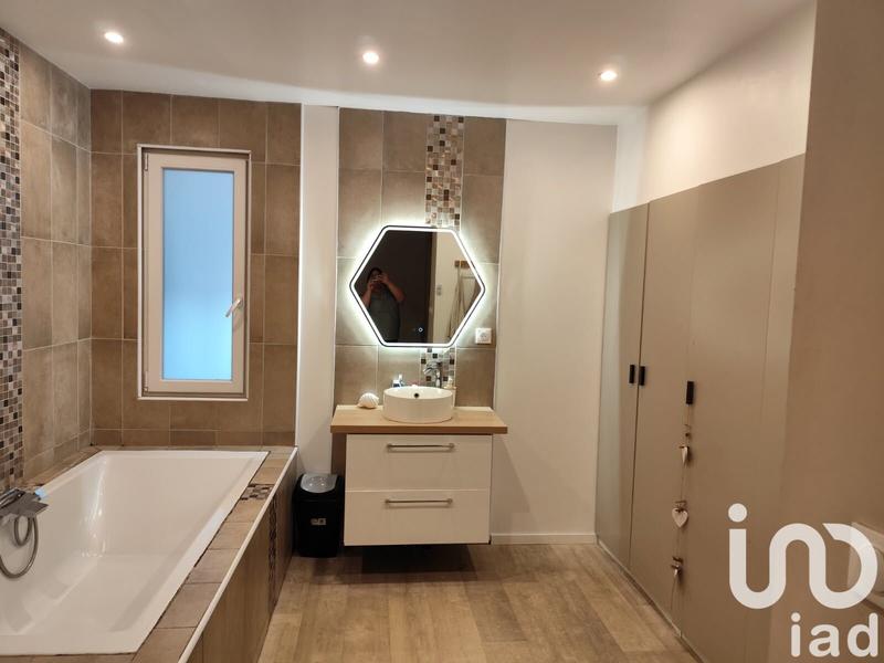 Maison - 277 m² - 7 pièces