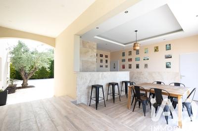 Maison - 275 m² - 11 pièces