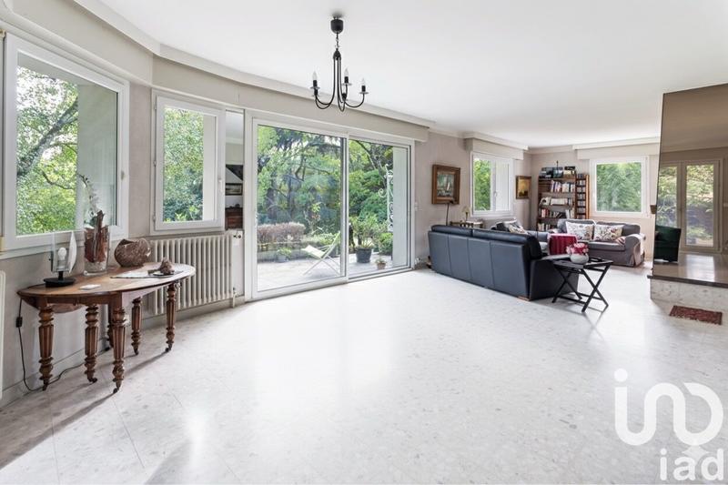 Maison - 266 m² - 8 pièces