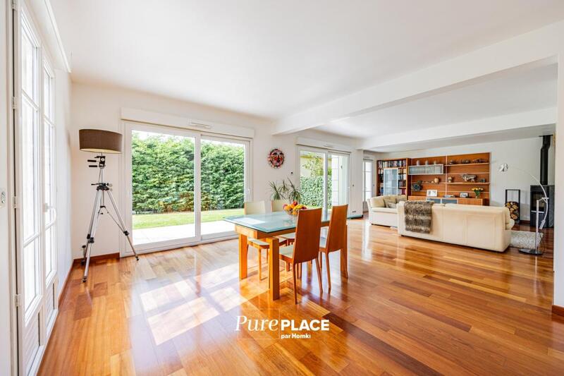 Maison - 205 m² - 8 pièces