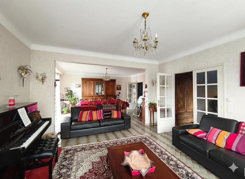 Maison - 277 m² - 6 pièces