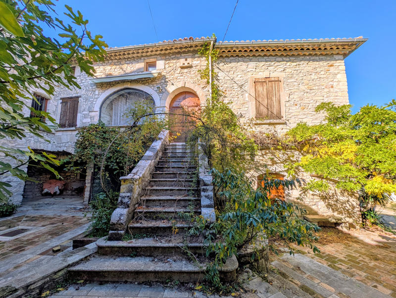 Maison - 479 m² - 15 pièces