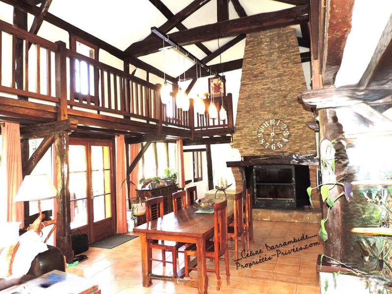 Maison - 200 m² - 7 pièces