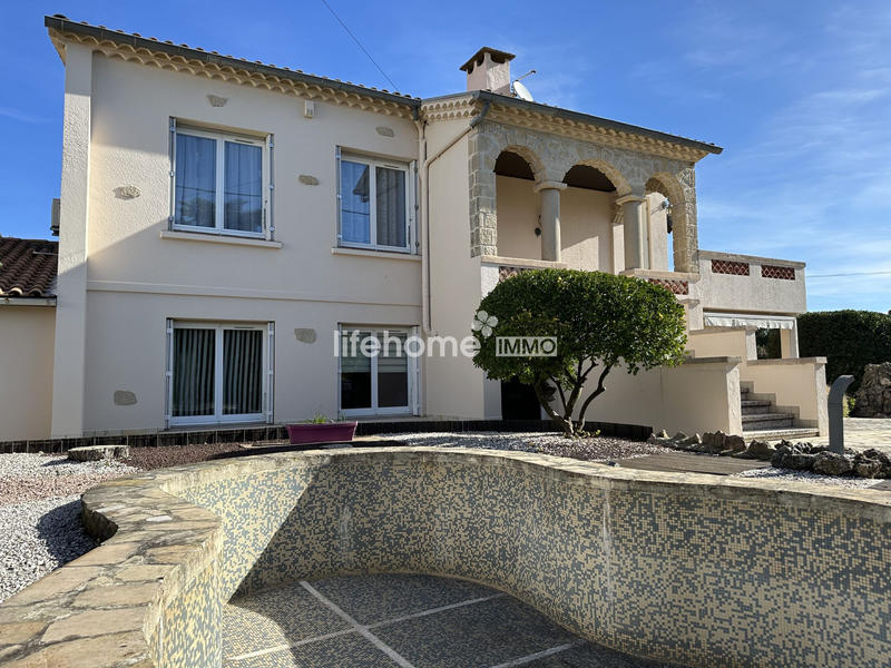 Maison - 198 m² - 8 pièces