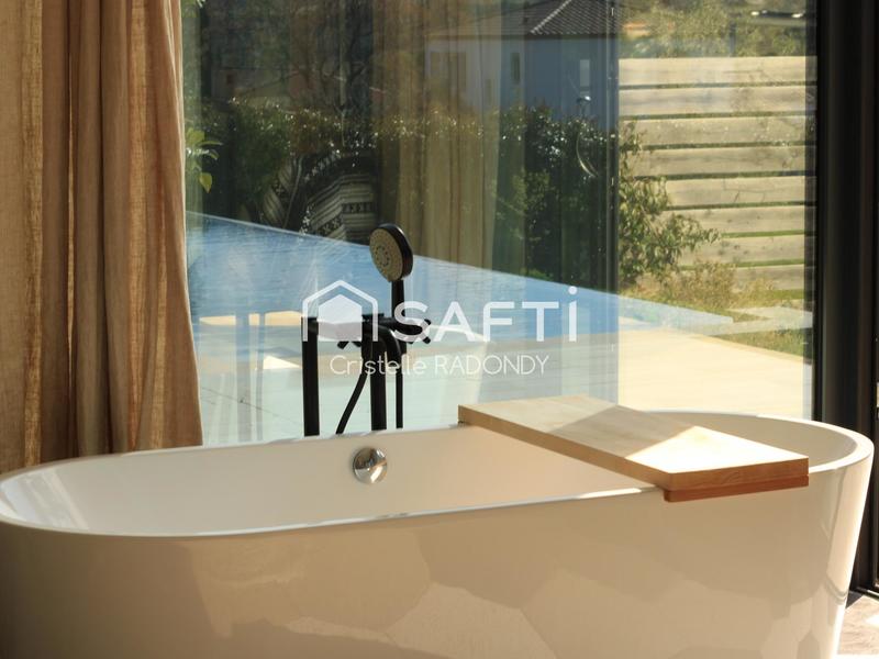 Maison - 219 m² - 5 pièces