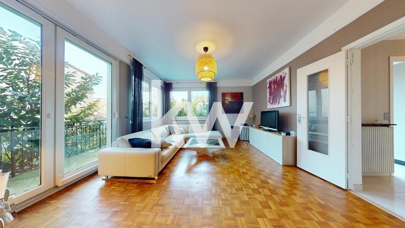 Maison - 270 m² - 8 pièces