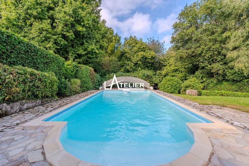 Maison - 230 m² - 8 pièces