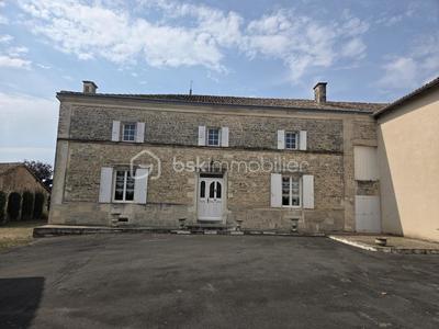 Maison de maîtres - 210 m² - 7 pièces