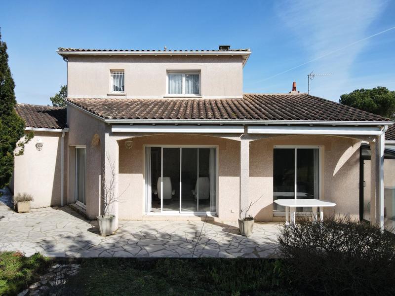 Maison - 162 m² - 6 pièces