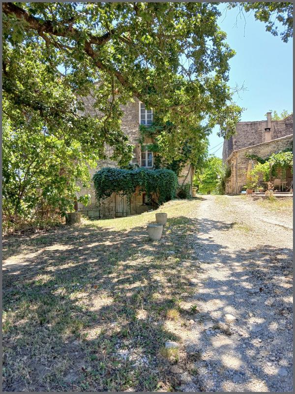 Maison - 800 m² - 32 pièces