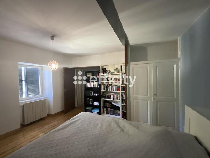 Maison - 305 m² - 13 pièces