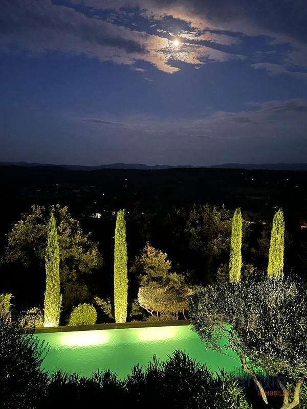 Maison - 210 m² - 5 pièces