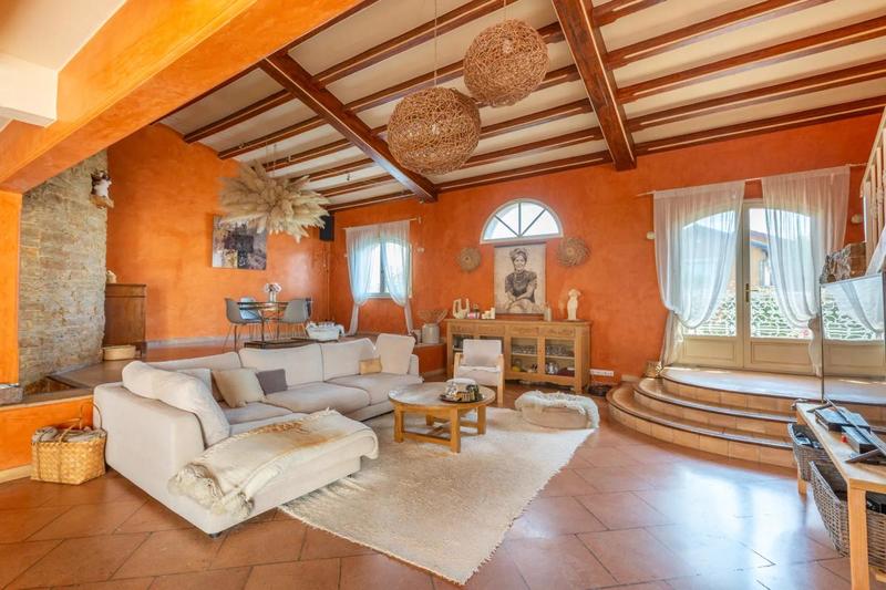 Maison - 221 m² - 6 pièces