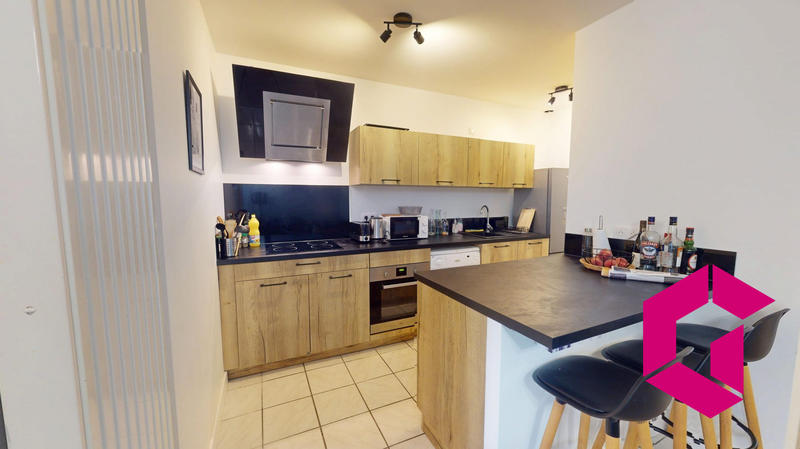 Appartement - 100 m² - 5 pièces