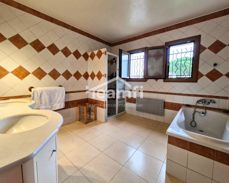 Maison - 170 m² - 7 pièces