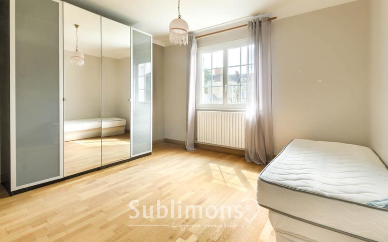 Maison traditionnelle - 155 m² - 14 pièces