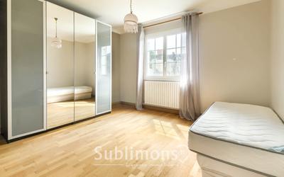 Maison traditionnelle - 155 m² - 14 pièces