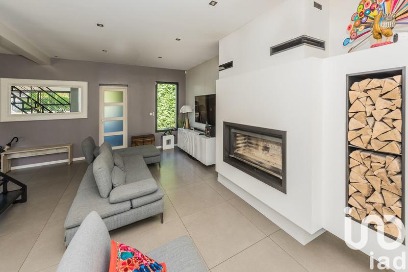 Maison - 225 m² - 8 pièces