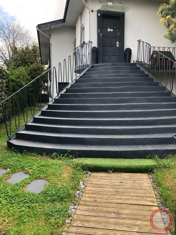 Maison traditionnelle - 223 m² - 9 pièces