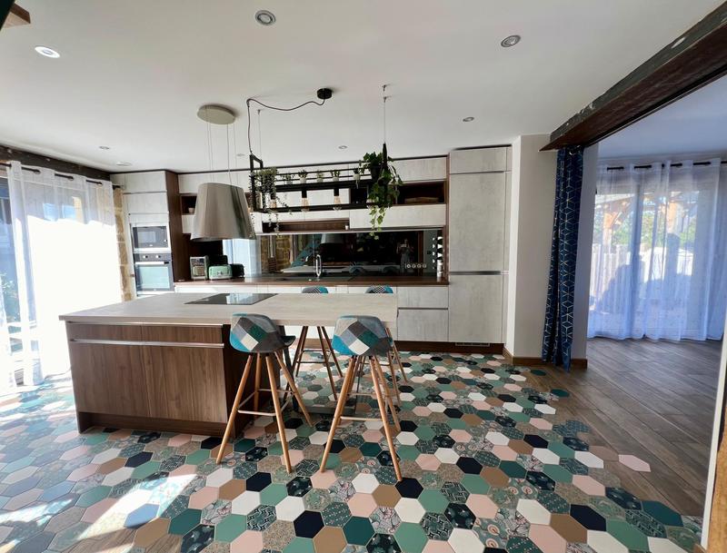 Maison - 215 m² - 9 pièces