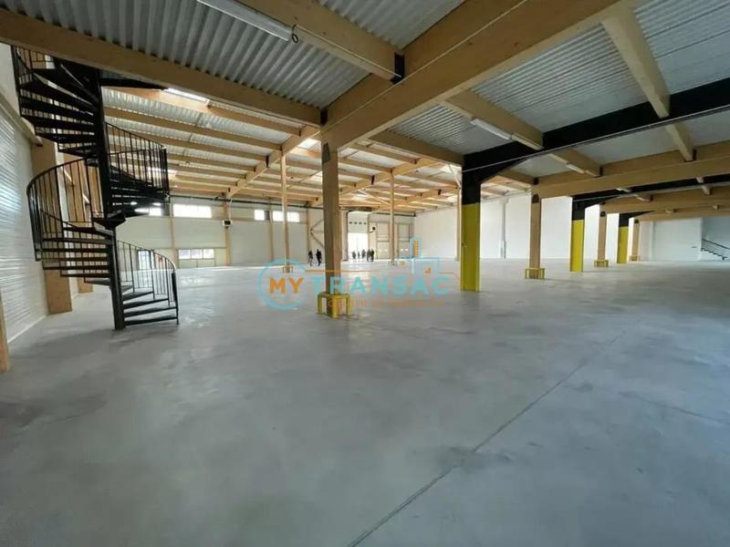 Local d'activité / Entrepôt - 2 314 m²