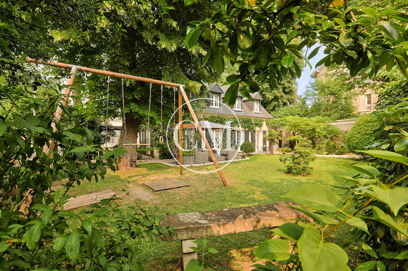 Maison - 271 m² - 7 pièces