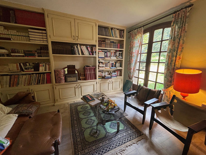 Maison - 235 m² - 9 pièces