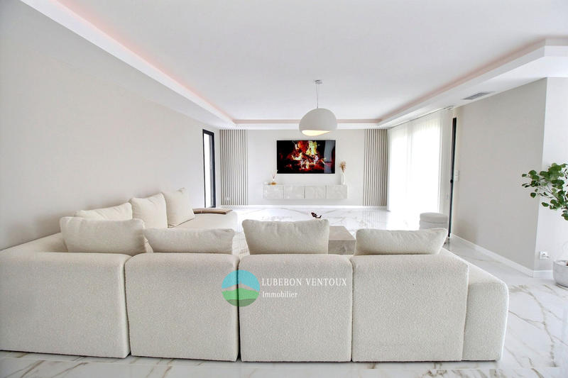 Maison - 246 m² - 8 pièces