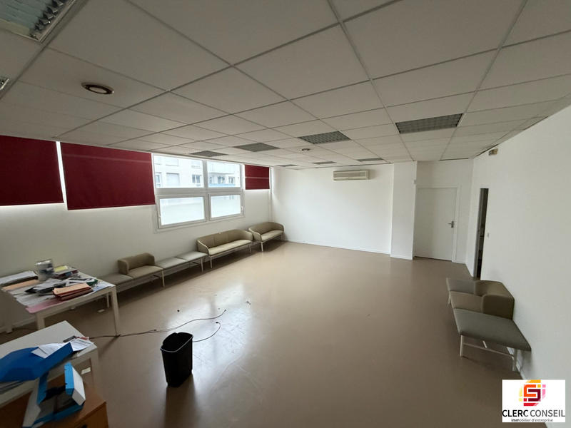 Bureau - 548 m²